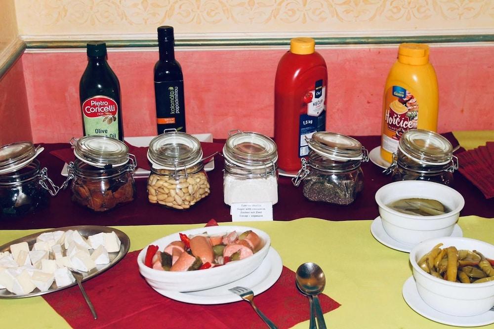 Hotel Renesance Krasna Kralovna Karlsbad Eksteriør billede